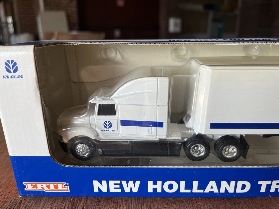 1/64 New Holland Semi Truck Tractor Trailer - Image 2 of 4