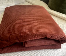 RACHEL ZOE QUEEN SIZE VELVET QUILT & SHAMS RUST/COGNAC COLOR