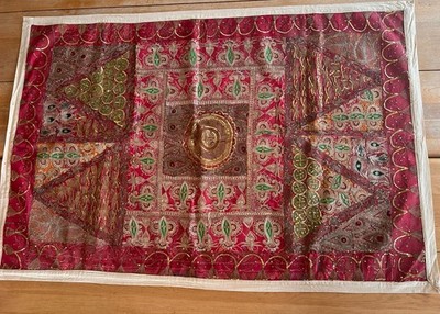 Antiker handbestickter Wandbehang Überwurf Pfau mit Metallfäden 