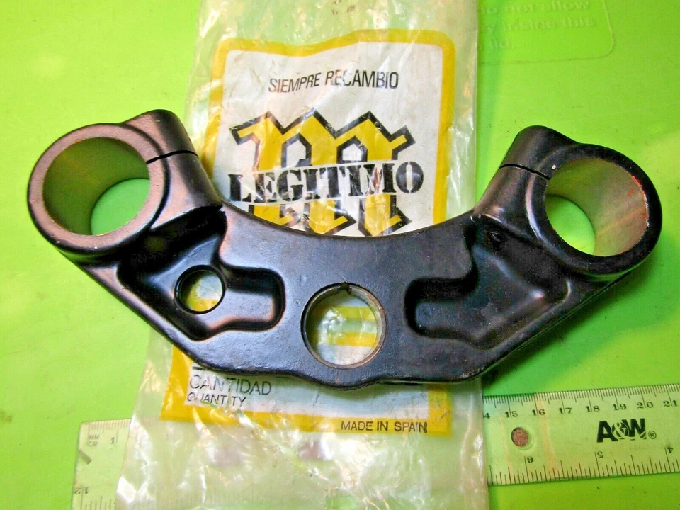 Suporte inferior Montesa Cota 242 árvore tripla p/n 3930.003 NOS 39M 1984-1985 - Imagem 2 de 4