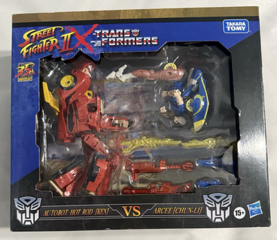 Takara Tomy Street Fighter II Transformers HOT ROD (KEN) VS ARCEE (CHUN-LI)~NIB