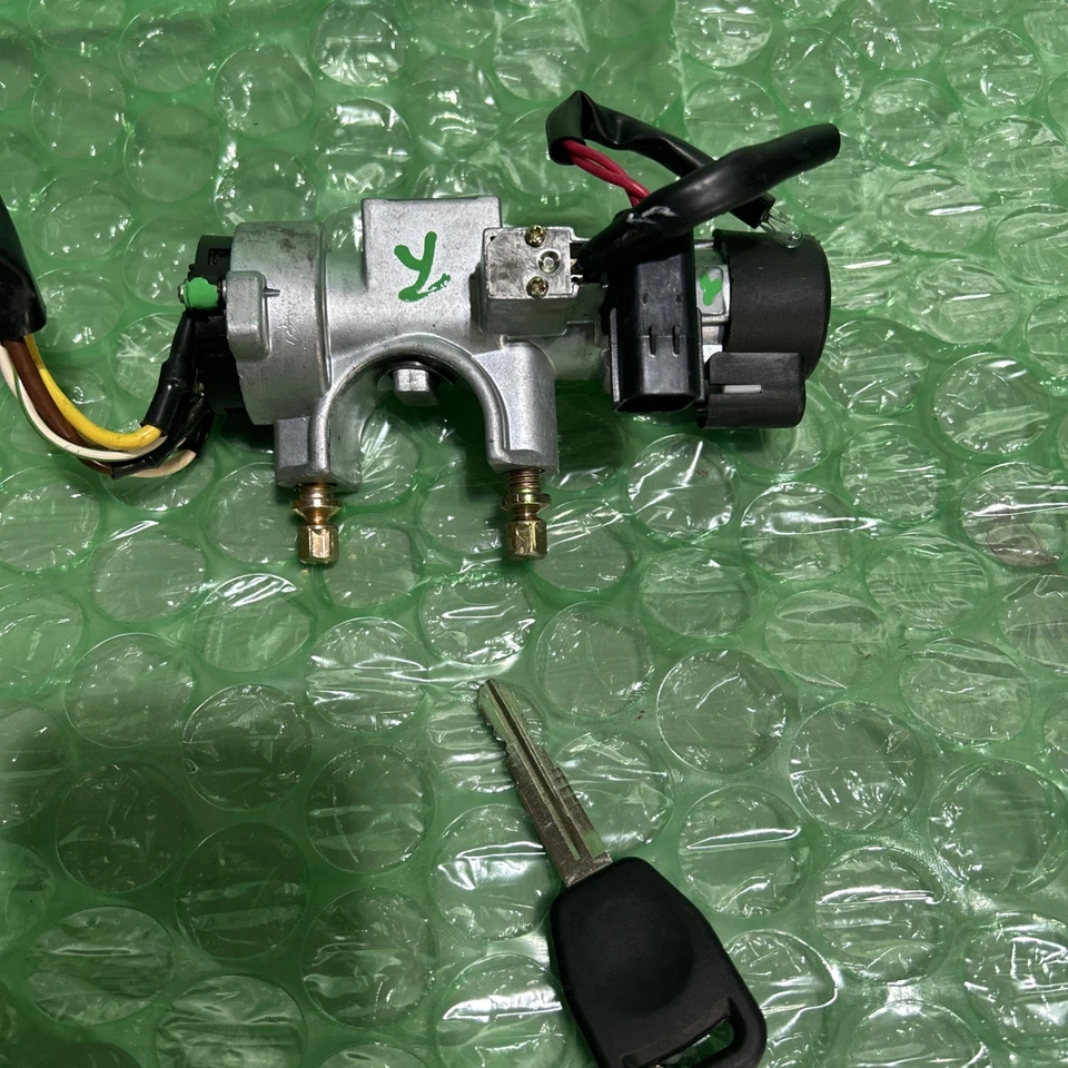 1999-2004 Land Rover Discovery  IGNITION SWITCH W/ KEY OEM - Image 3 of 4