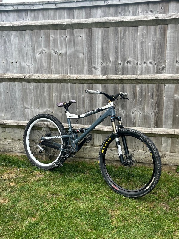 Mongoose Teocali Full Suspension Mountain Bike – Medium Frame – 26” Wheels