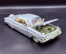 Jada 1961 Chevrolet Impala 124 Diecast Silver Lowrider Continental Kit
