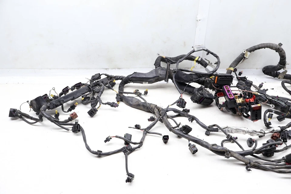 2016-2018 AUDI S6 C7 4.0L - Chicote de fios do motor 4G1971713P - Imagem 3 de 4