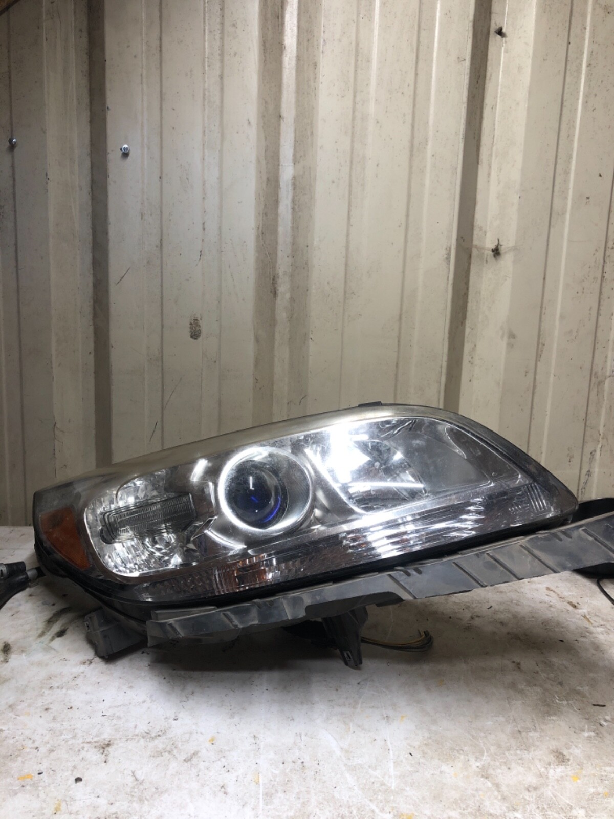 OEM 2013 2016 Chevrolet Malibu Passenger RH Headlight GM 25919066 