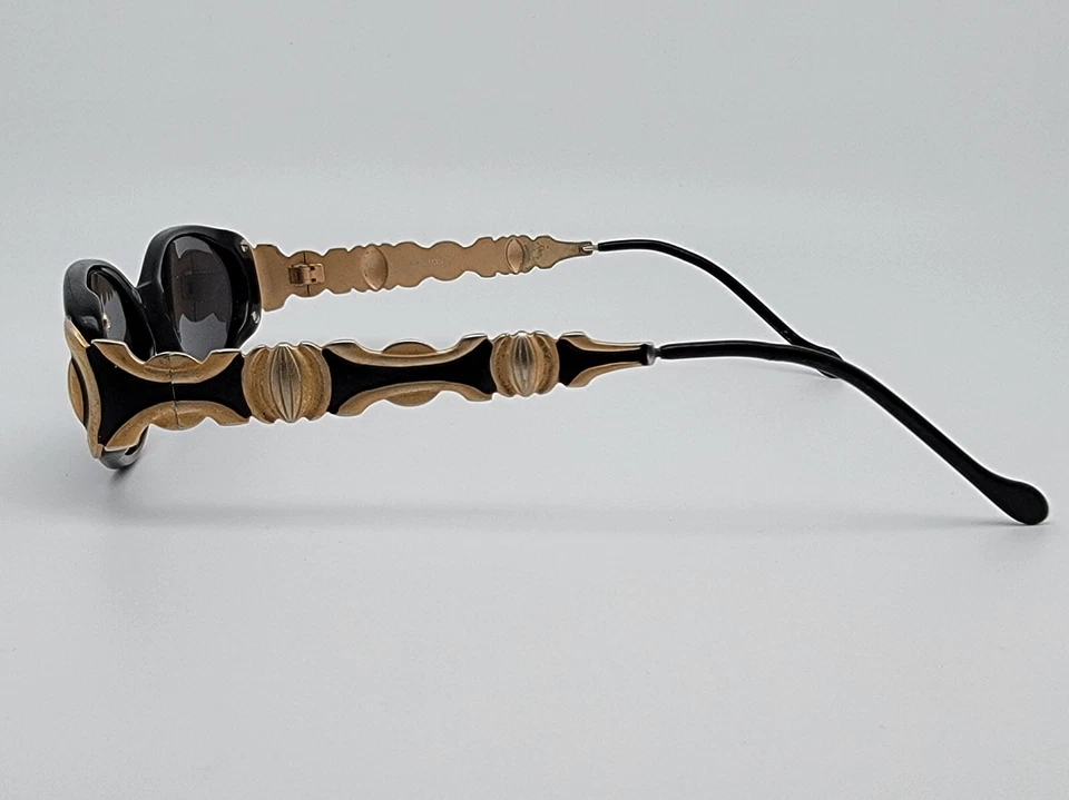 Gafas de sol vintage Revlon Sun 12 marco negro dorado lentes grises 50-16-140 Foto 4 de 4