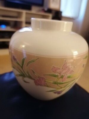Schöne Princess House Knospenvase mit stilisierten Lilien