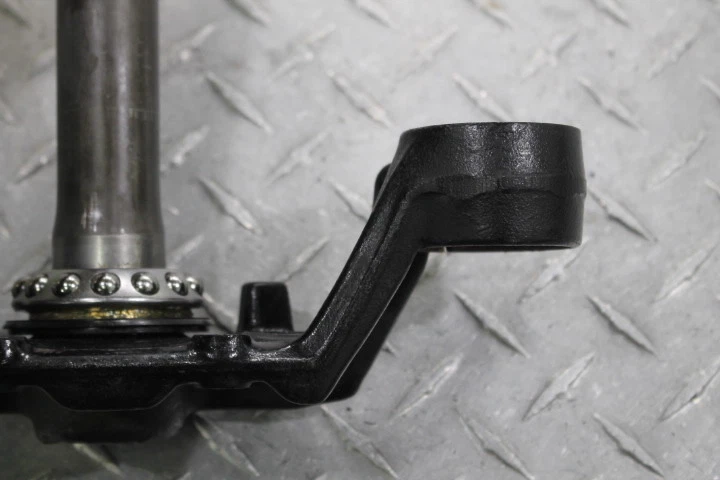 Honda Magna 700 VF700C 1985 horquilla delantera abrazadera inferior triple árbol vástago Foto 4 de 4