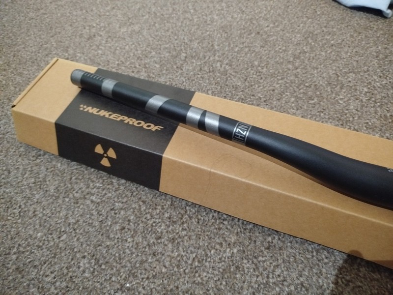 NUKEPROOF Horizon V2 Alloy Riser Bar. 35mm Diameter. 800mm Width. 12mm Rise. B/G