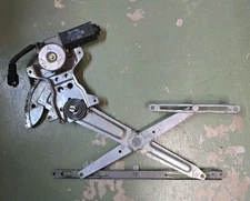 1984-88 Toyota Pickup 84-89 4Runner Power Window Regulator W Motor No Vent RIGHT