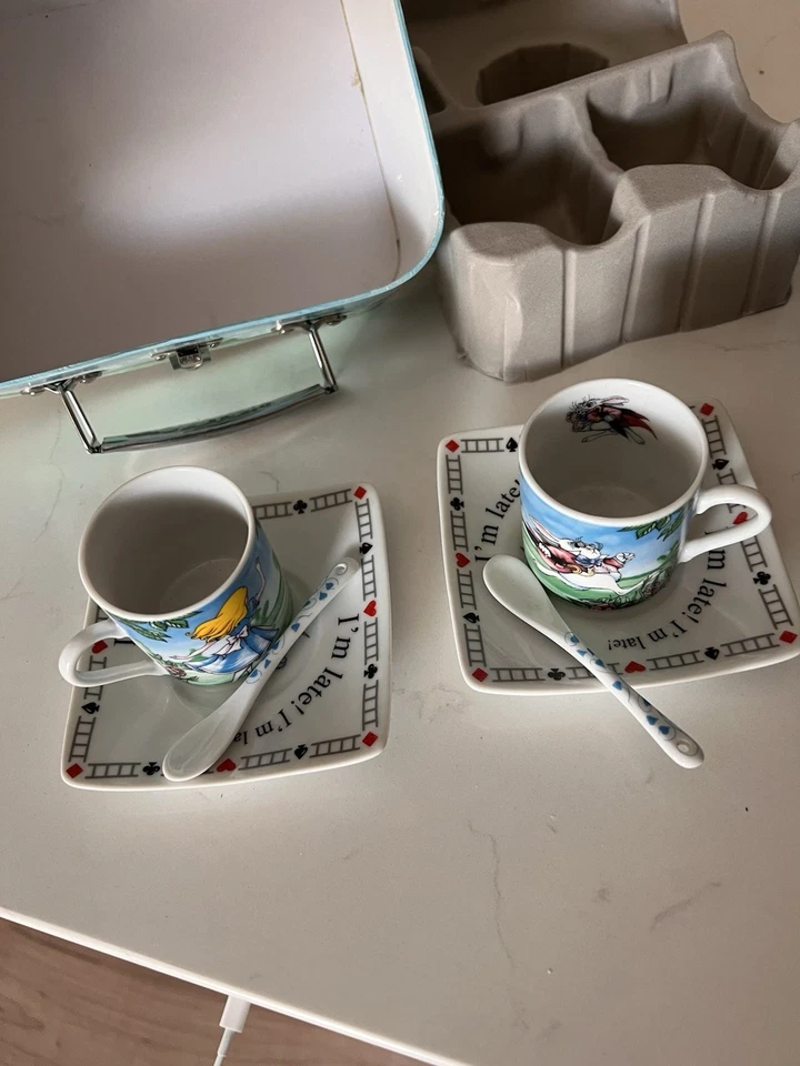 Alice in Wonderland's Tea Party Set of 2 Cardew Design Box Mugs Saucers Spoons - Image 3 of 4