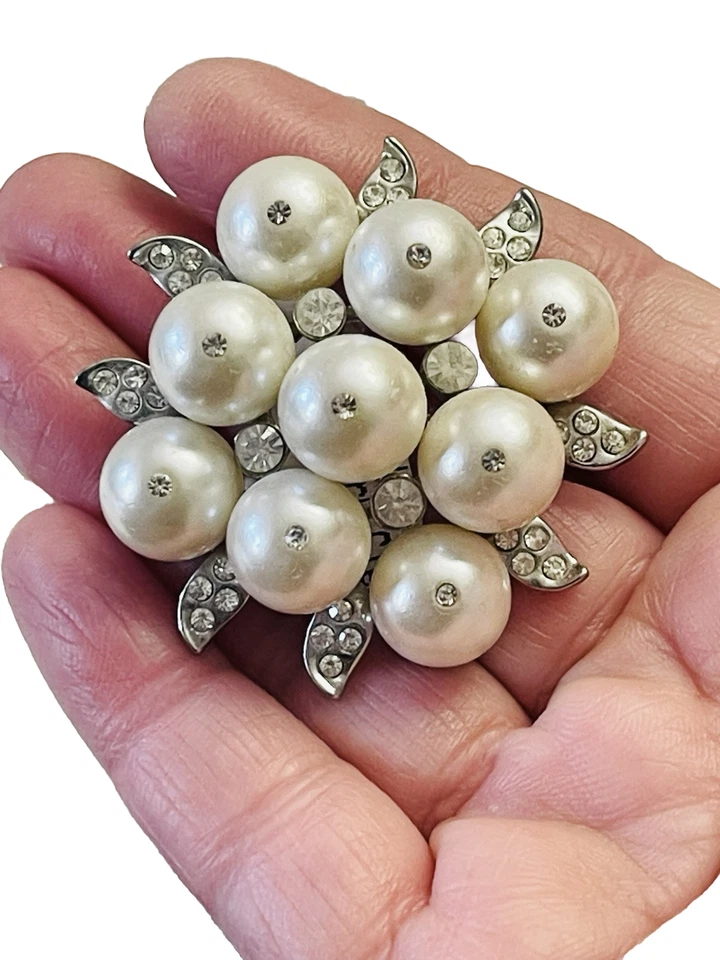 Broche design Premier com pérolas falsas e strass - Imagem 3 de 4