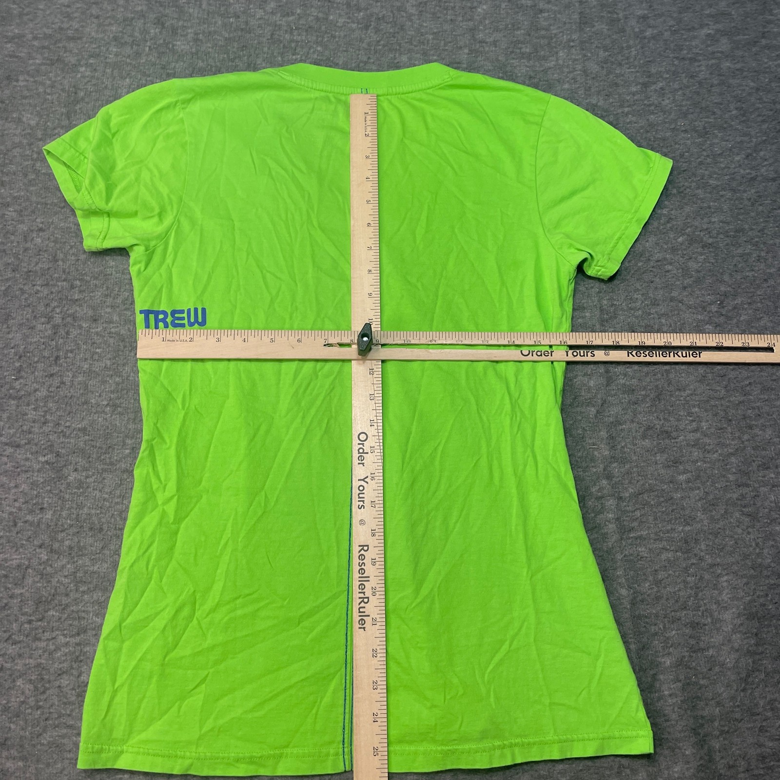 TREW Shirt Womens Medium Green Short Sleeves Thumbs Up Graphic V Neck Ski