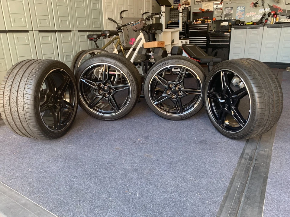 Precio para ir RÁPIDO: Corvette c8 305-30-20 trasero y 245-35-19 delantero. Foto 4 de 4