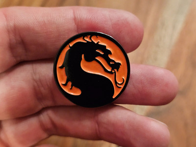 B1 MORTAL KOMBAT PIN Classic Fighting Video Game Black Dragon Round Circle