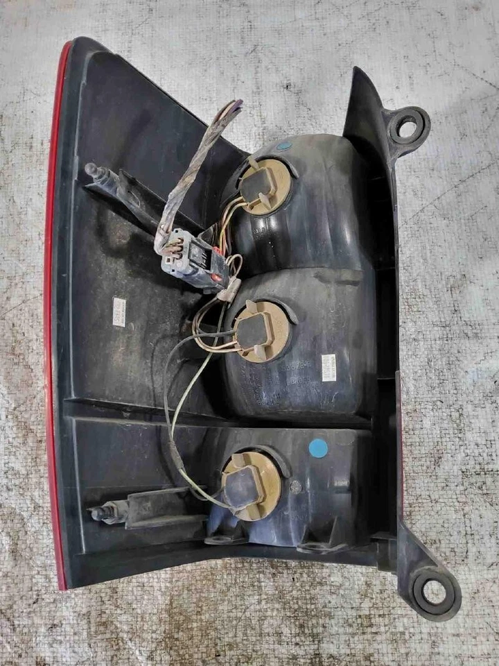 Chrysler Aspen 2007 2008 2009 conjunto de luces traseras laterales para pasajero derecho OEM Foto 2 de 2