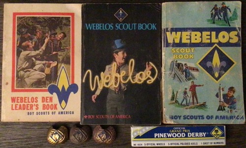 Lotto memorabilia boy scout vintage stampe BSA coppe normanne calze camicia libri pino - Foto 24 di 24