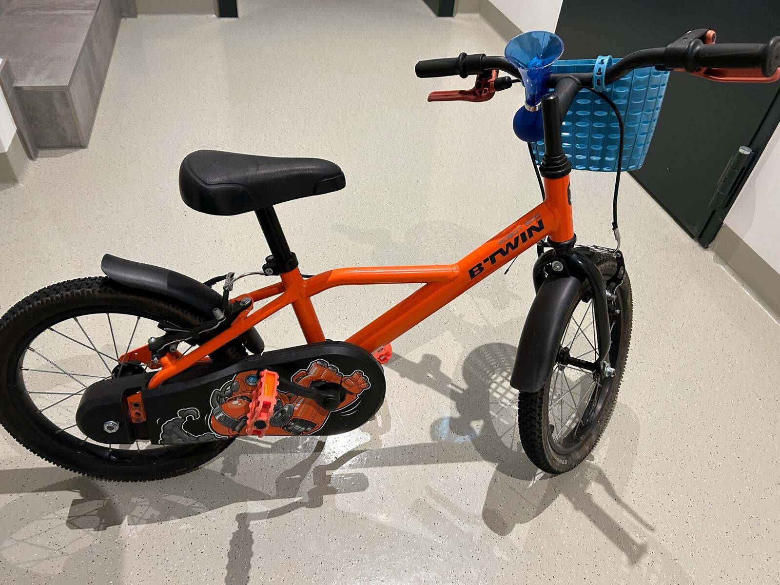 bike for kids 16 inches wheel in very good condition