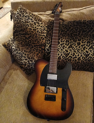 Jackson JS Dinky Arch Top Sunburst 6-String RH Solid Mahogany, 24-Fret+Bag