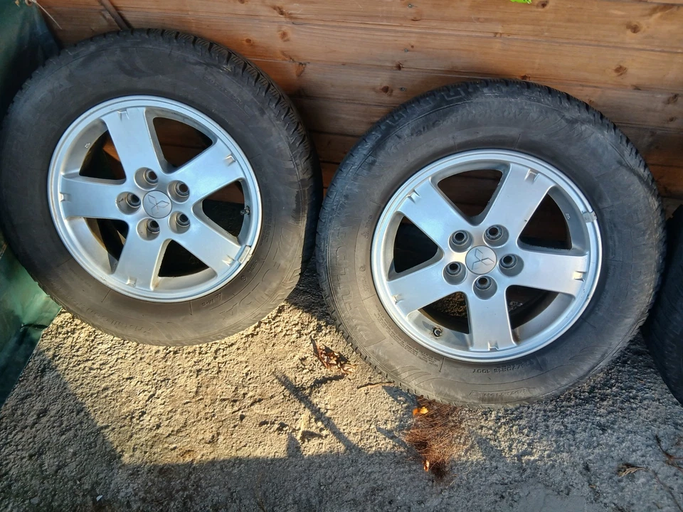 Reifen 16 Zoll 215/70r16 mit Alufelgen und Winterreifen Mitsubishi Outlander - Bild 3 von 4