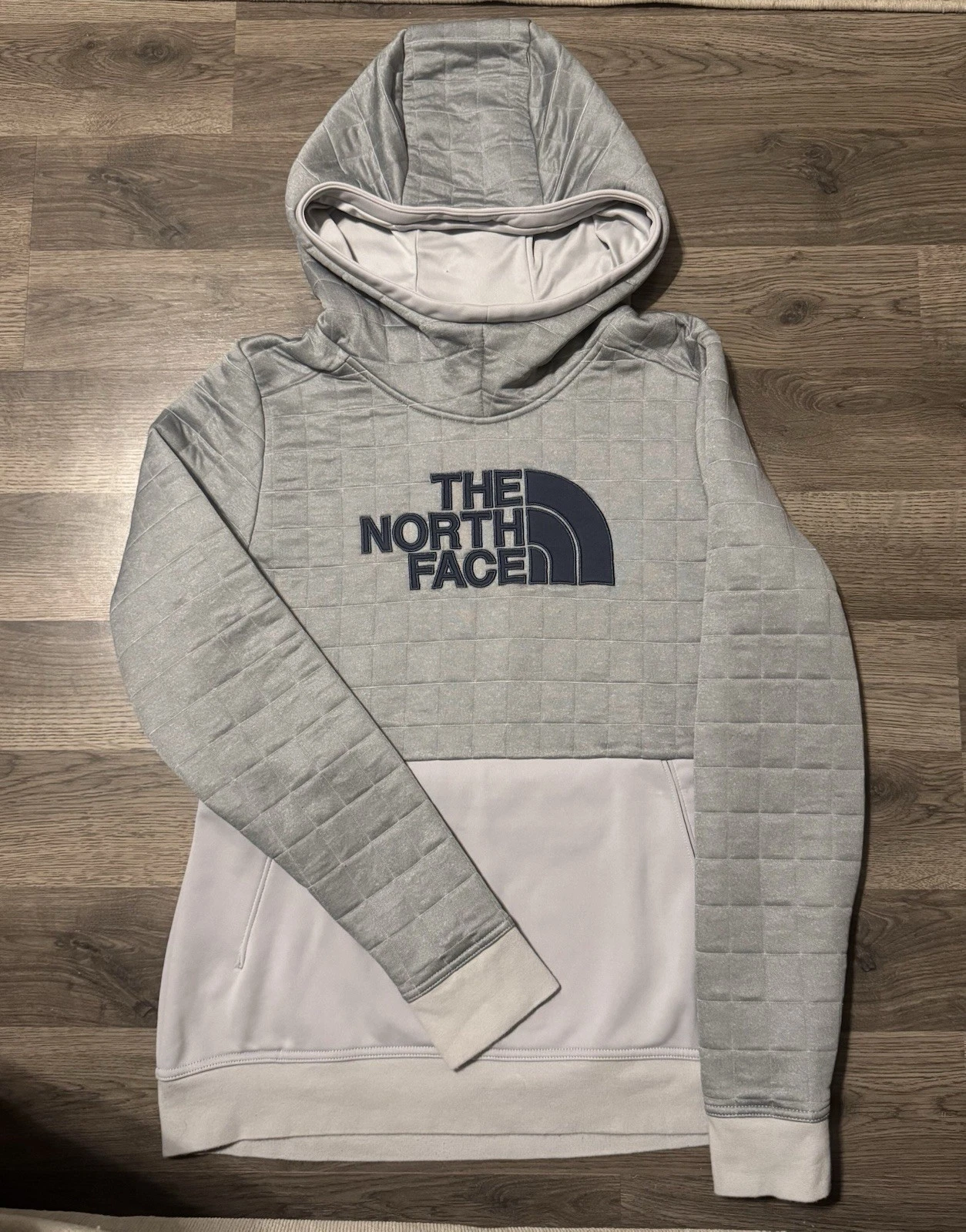 The North Face Gray/White Quilted Half Dome Women’s Medium Pullover Sweatshirt