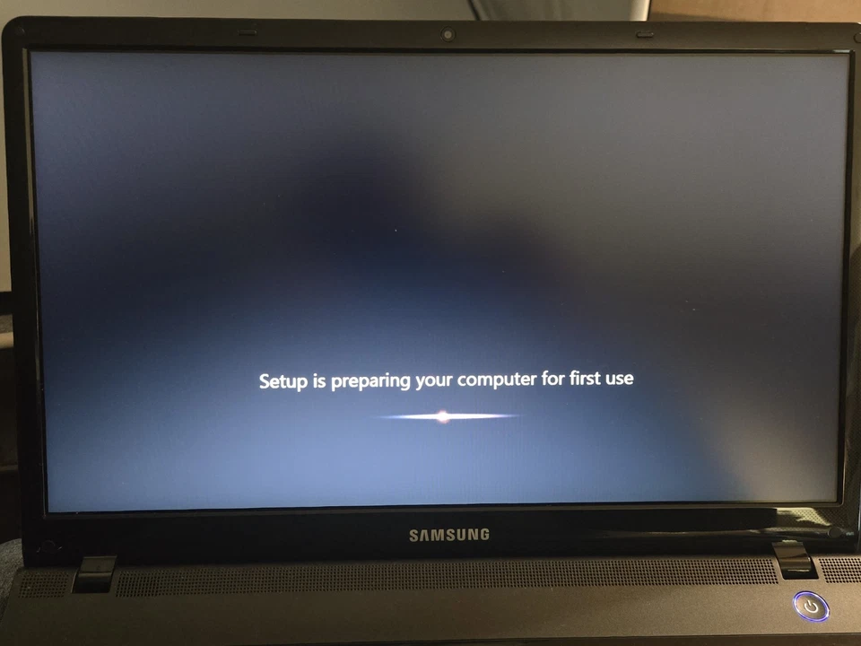 Portátil Notebook Samsung 7- Windows 7 4 GB Ram 500 GB Disco Duro NP305E5A-A03US  Foto 2 de 4