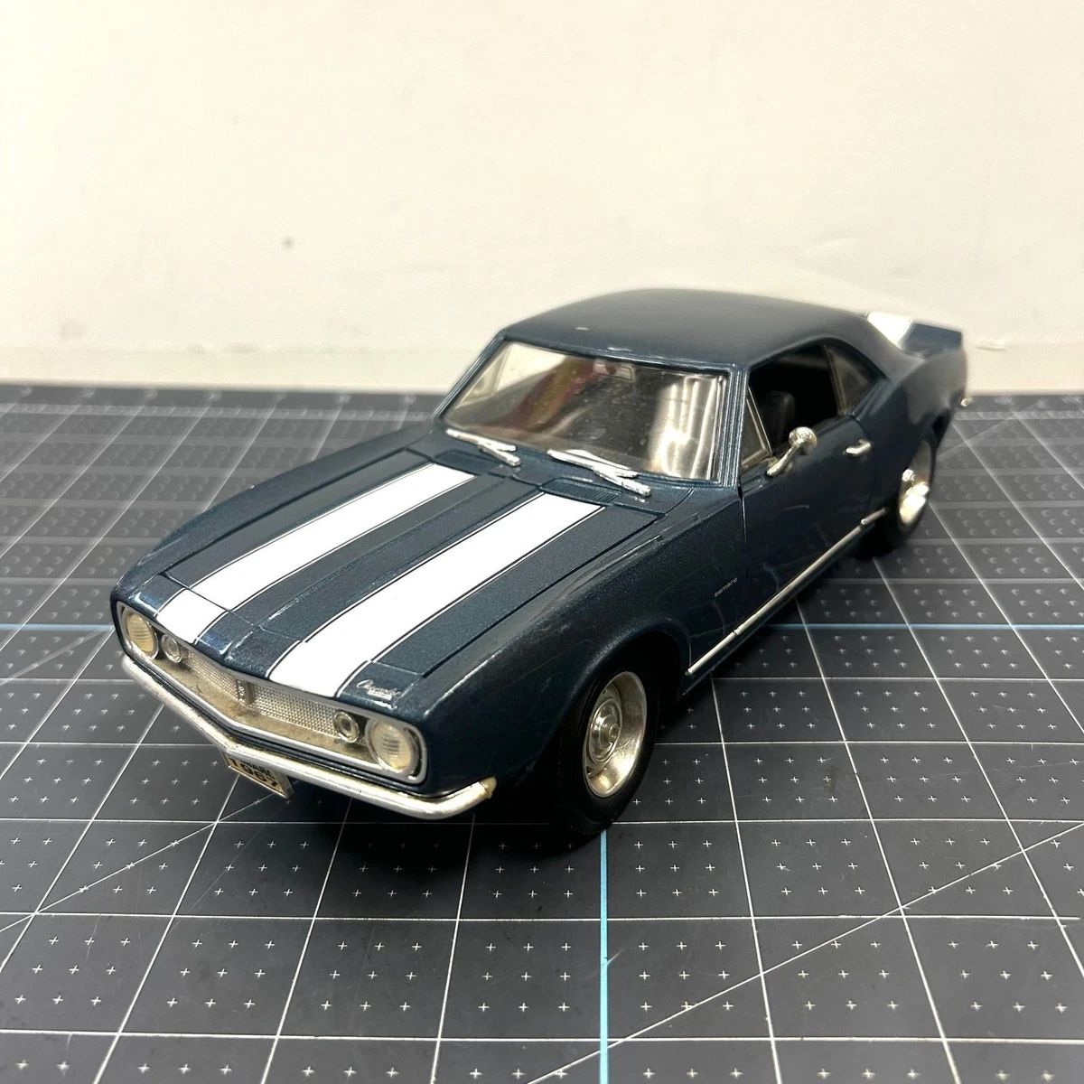 Road Legends Chevrolet Camaro Contemporary Manufacture Diecast