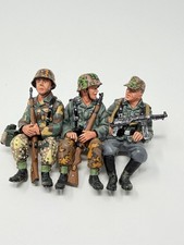 King & Country WS053 WWII German Sitting Sergeant & 2 Riflemen Retired No Box