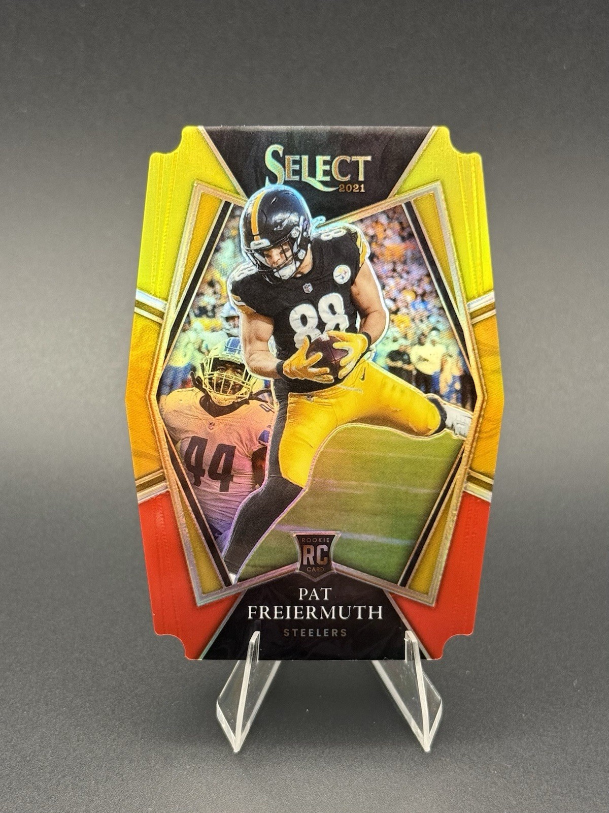 2021 Select - Premier Level Pat Freiermuth #159 Red & Yellow Prizm Die-Cut (RC)
