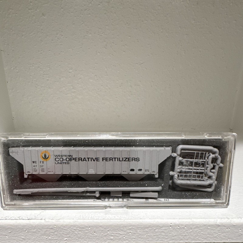 InterMountain N Gauge 4750 Cu Ft 3-Bay Hopper Western Co-Op 60340-11