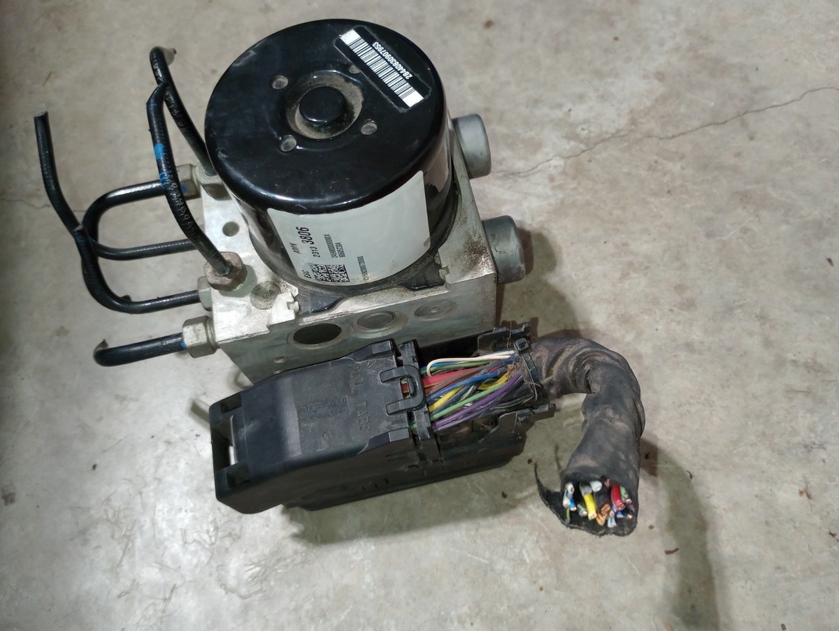 2011-2016 Cadillac SRX ABS Anti-Lock Brake Module Pump Assembly