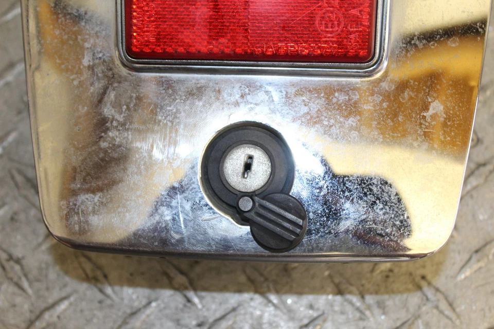 1985 YAMAHA VIRAGO 1000 XV1000 REAR STORAGE COMPARTMENT TOOL BOX TRUNK NO KEY - Image 3 of 4