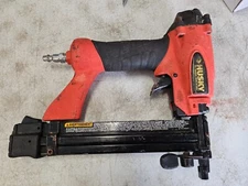 Husky Tools Pneumatic Air 1/4" Crown & Brad Stapler DK784500Av