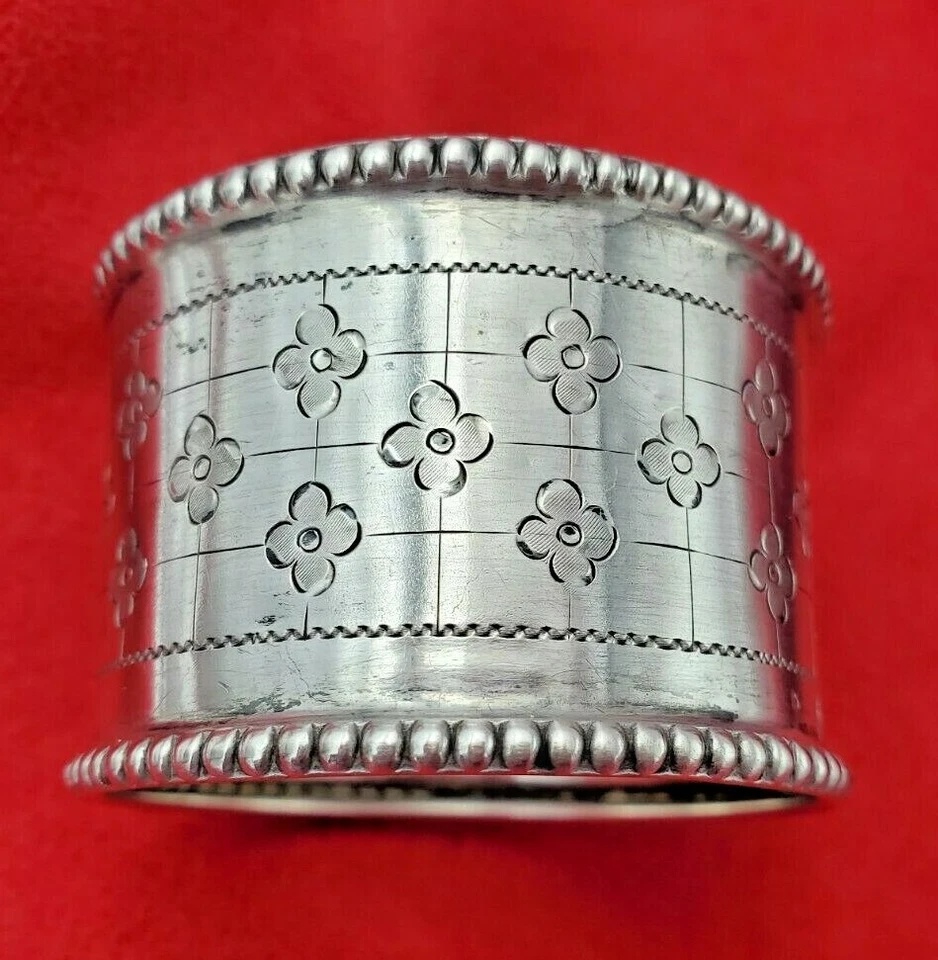 Anillo servilletero alemán de plata 800 con flores y borde de cuentas #8206) Foto 3 de 4