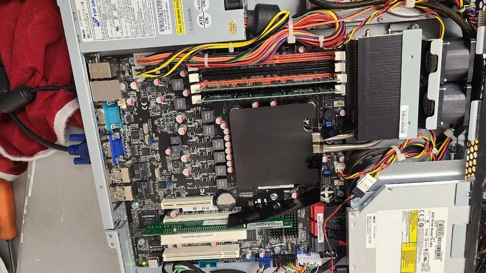 Asus RS100-E5-P12 Server 2.4GHZ, 8GB RAM , 320GB HDD - Image 3 of 4