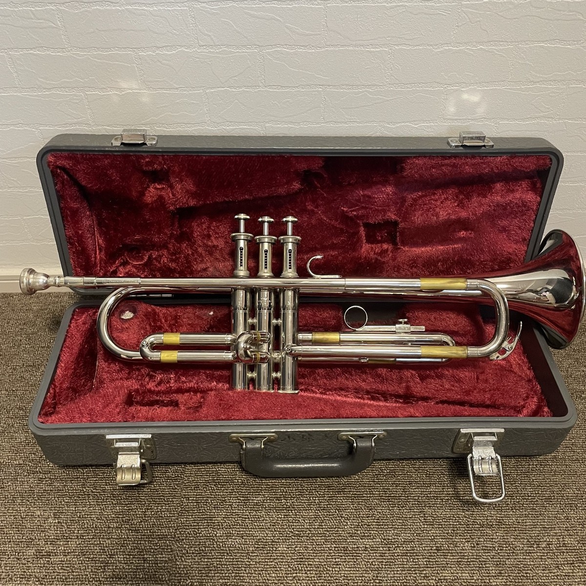 YAMAHA YTR-136 Trumpet Silver Color with Hard Case Mouthpiece