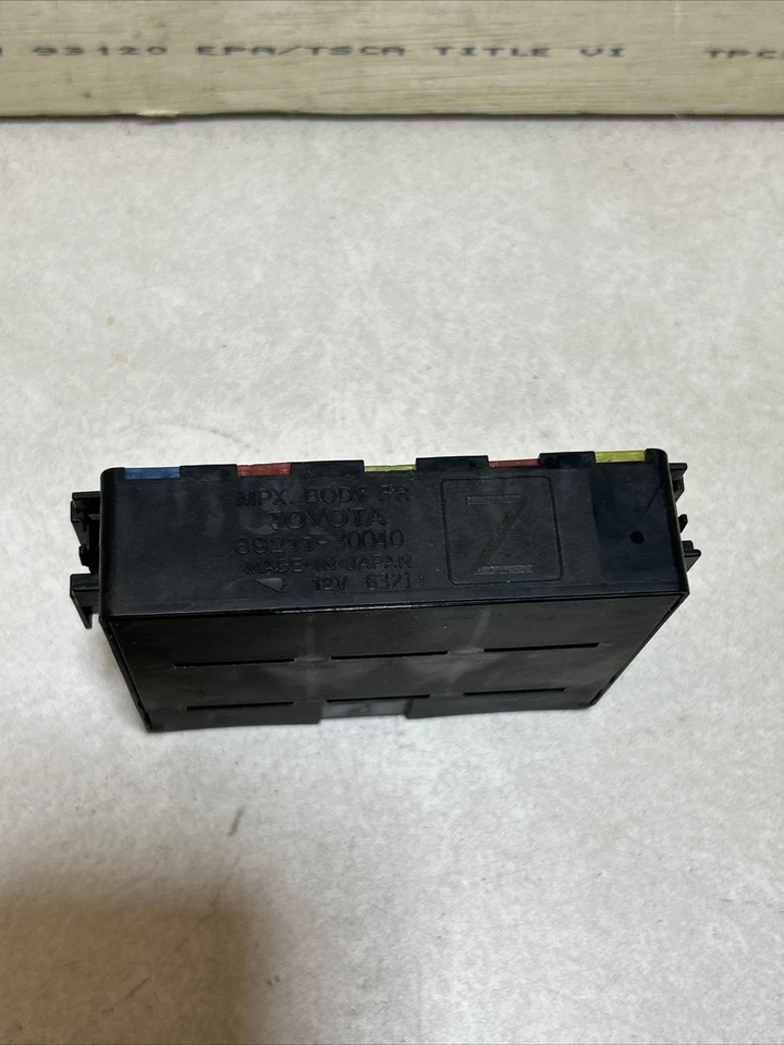 2007-2011 LEXUS GS450H MÓDULO DE CONTROLE DE REDE MULTIPLEX FABRICANTE DE EQUIPAMENTO ORIGINAL 89211-30040 07-11 - Imagem 2 de 4