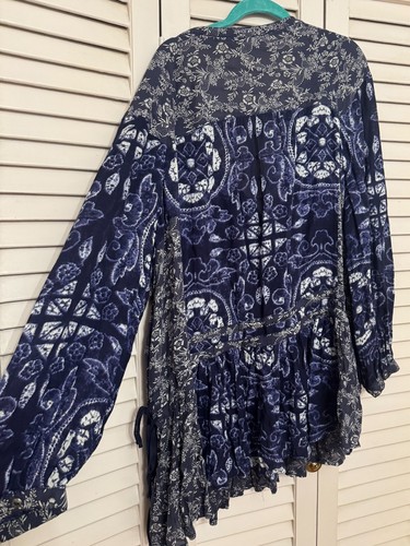 Free People Indigo Ratio Print Tunic Women’s Size L Combo Boho Oversized Blouse - Picture 7 of 7