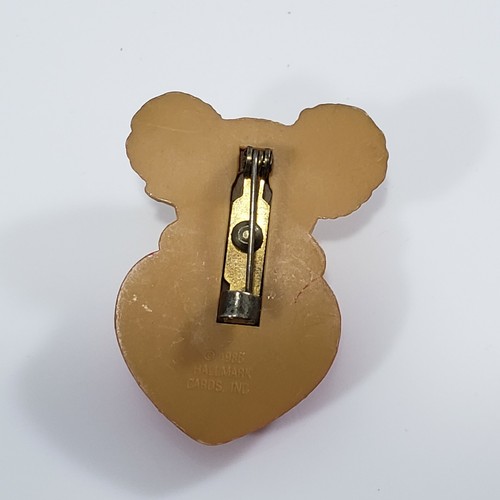 š Vintage 1986 Hallmark Holiday Plastic Pins Valentine Koala Heart Love YA - Picture 5 of 5