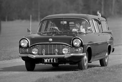 HM The Queen, Windsor 1968 Pressefoto - Vauxhall PA Cresta Friary Nachlass