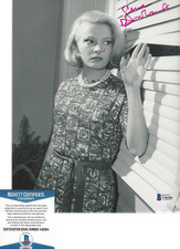 GENA ROWLANDS SIGNED AUTHENTIC 'GLORIA' 8x10 MOVIE PHOTO ACTRESS BECKETT BAS COA