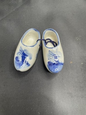 Paar Vintage Dutch Delft Miniatur Clogs handbemalt blau Windmühlen Blumen