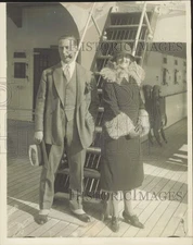 1925 Press Photo Mr. & Mrs. Oliver C. Herriman arrive from Lima on Hunson Liner