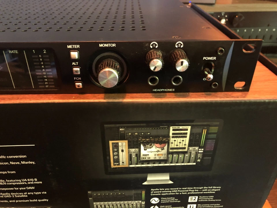 UAD Apollo 8 Quad Thunderbolt 2  WITH THUNDERBOLT 3 UPGRADE OPTIONS CARD - Image 3 of 4