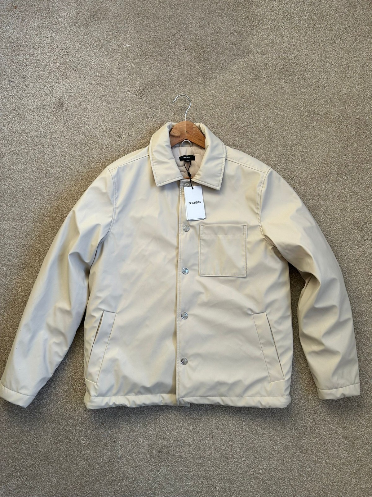 Sobrecamisa acolchada Reiss Hyde para hombre chaqueta perno de presión en piedra talla pequeña