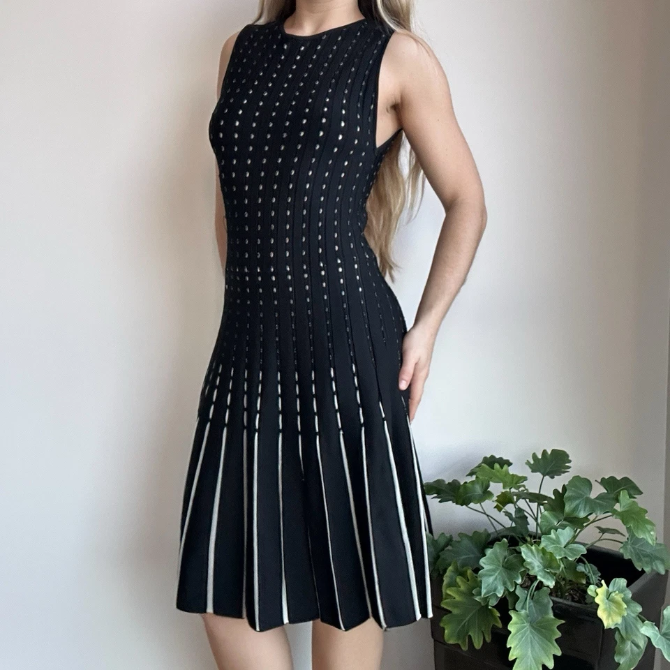 Alice + Olivia Women’s Small Black &  White Knit Drop Waist Pleated Midi Dress - Image 4 of 4