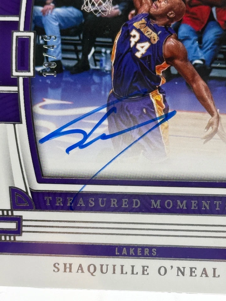 2022-23 Panini National Treasures-SHAQUILLE O'NEAL- LAKERS en tarjeta automático 18/49 🔥 Foto 2 de 4