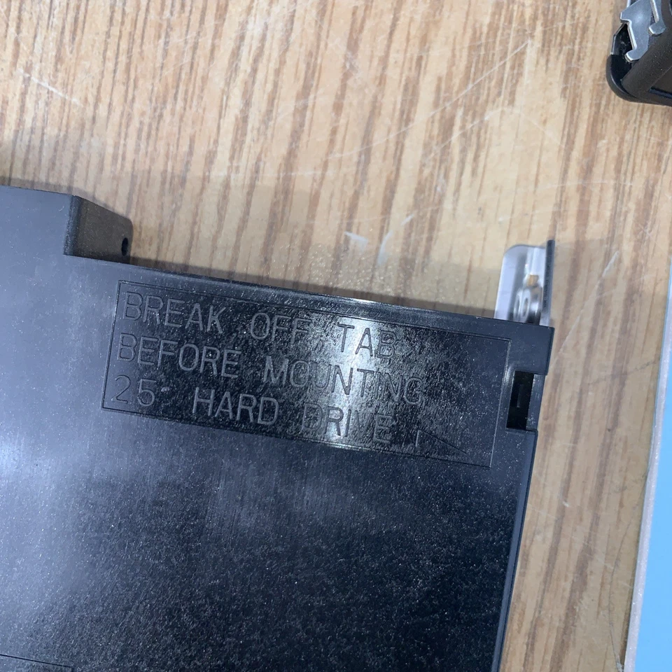 (Lot of 2) Intel SAS HDD 3.5 to 2.5 caddy With Screws P/N: 1B31HY800-600-G - Image 4 of 4