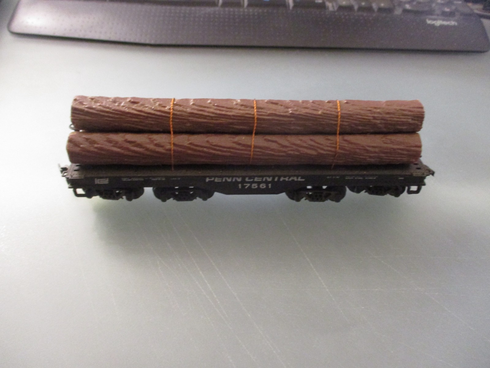 Bachmann HO Scale Log Car w/ Logs Penn Central 17561
